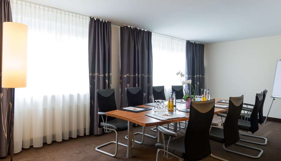 Board Room, 25m², up to 10 Pax.