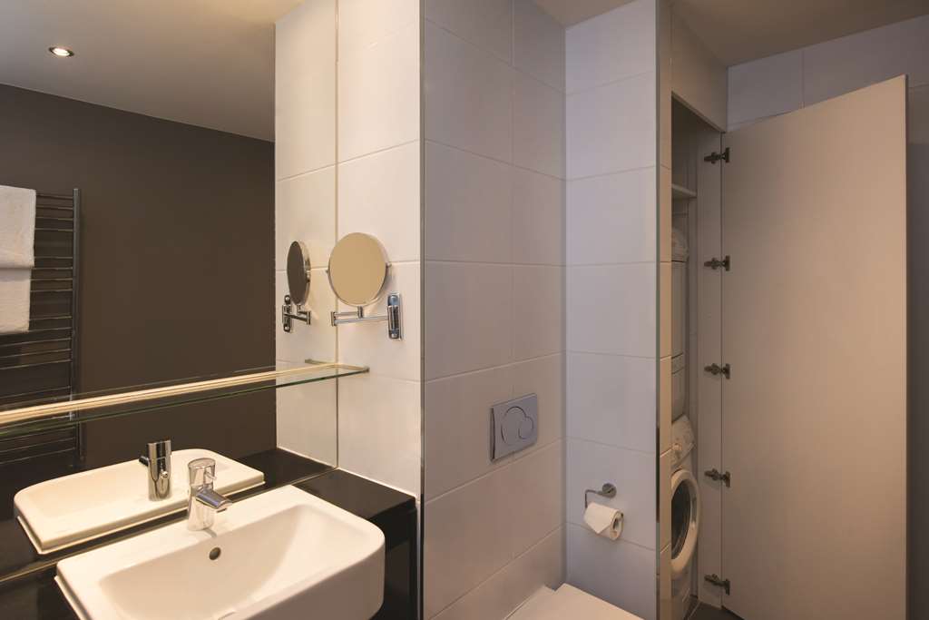 adina apartment hotel berlin checkpoint charlie two bedroom apartment bathroom