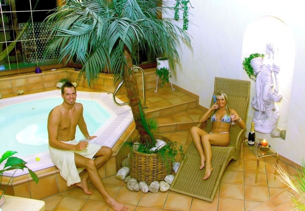 Indoor spa tub