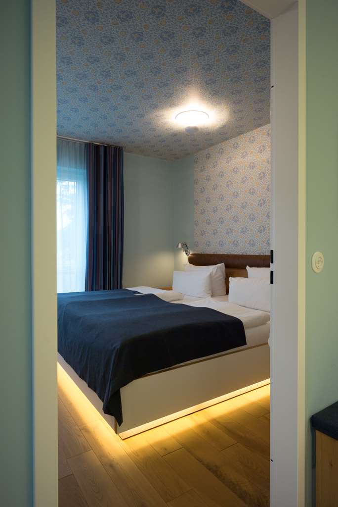 Room Suite bed