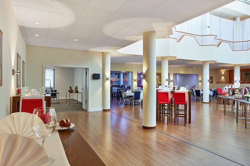 Atrium - mixed seating