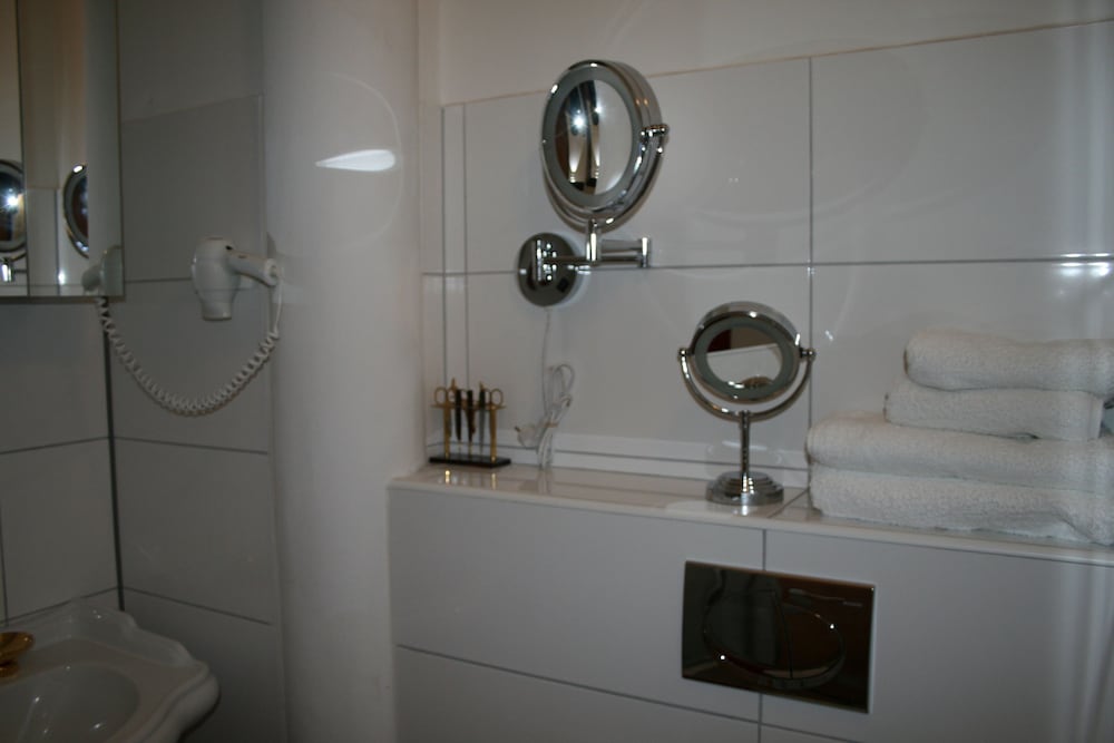 Bathroom amenities