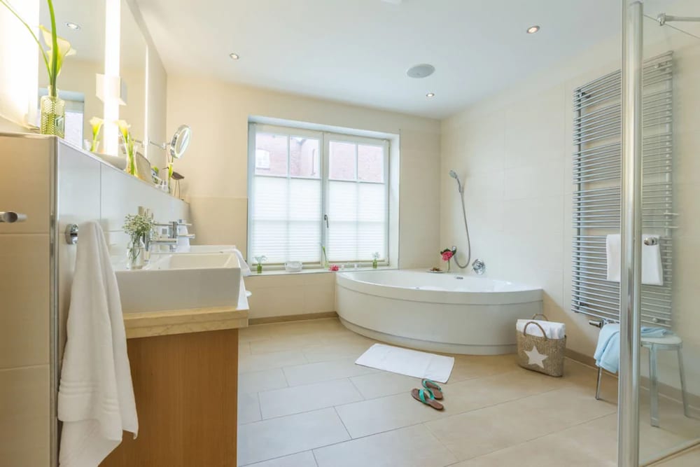 Jetted tub