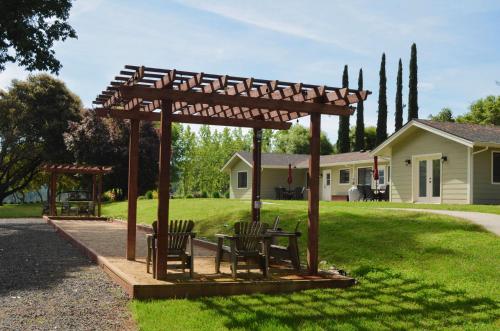 Indian Creek Inn - photo 3