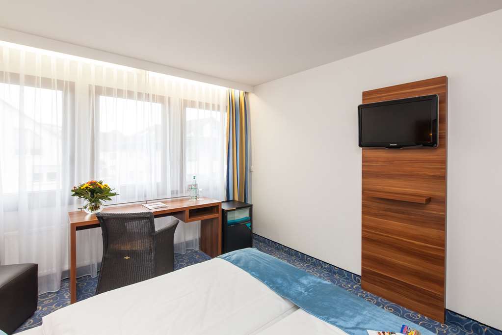 French bed room Novum Hotel Strohg u Korntal