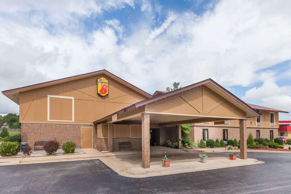 Super 8 by Wyndham Harrison AR - photo 2