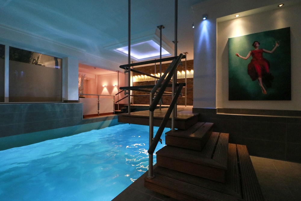 Exercise/lap pool