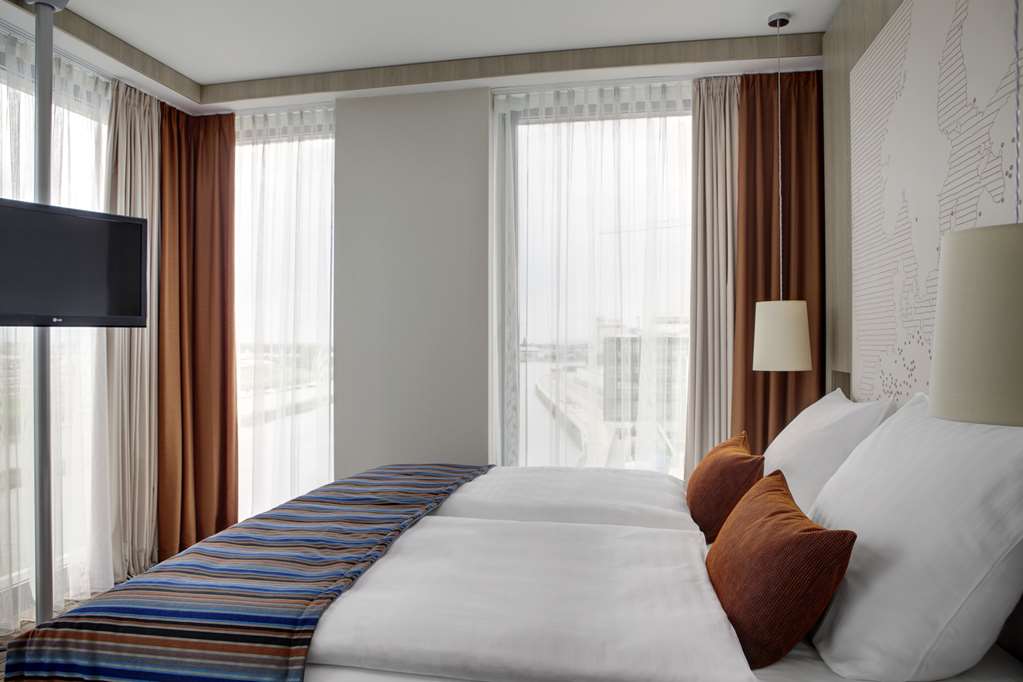 Steigenberger Hotel Bremen, Germany - Suite bedroom