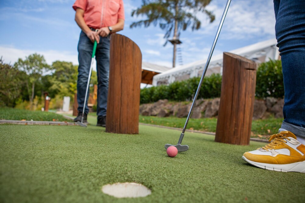 Mini-golf
