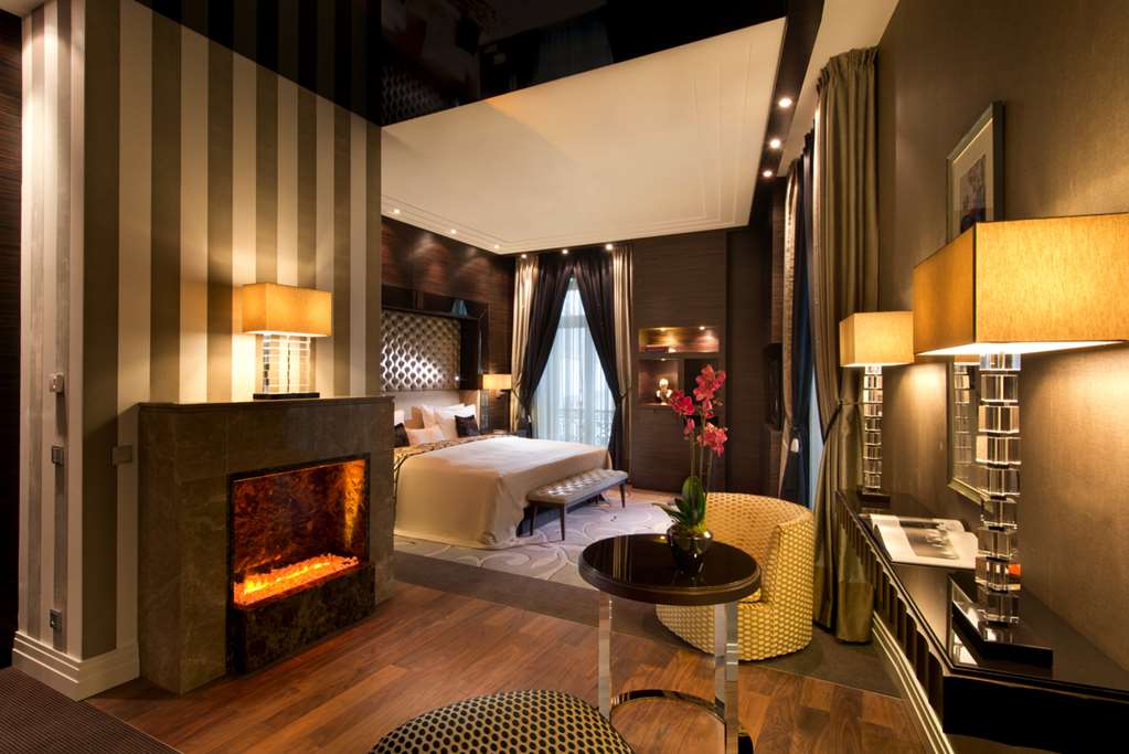 Steigenberger Frankfurter Hof, Frankfurt, Germany - Royal Suite bedroom