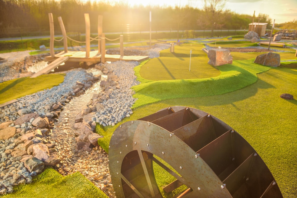 Mini-golf