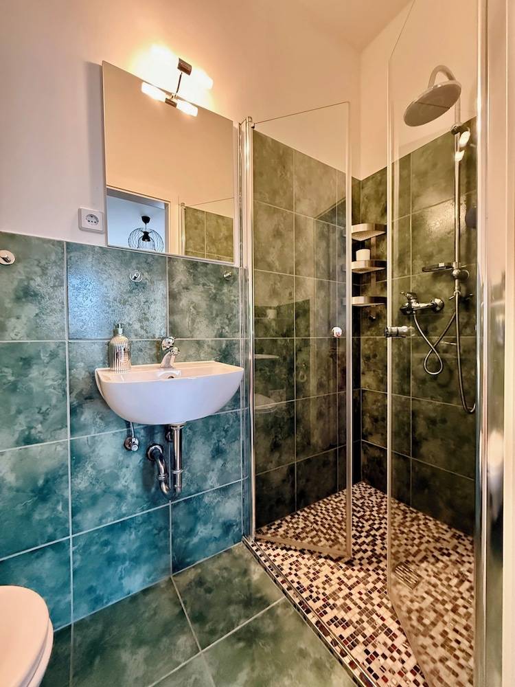 Bathroom shower