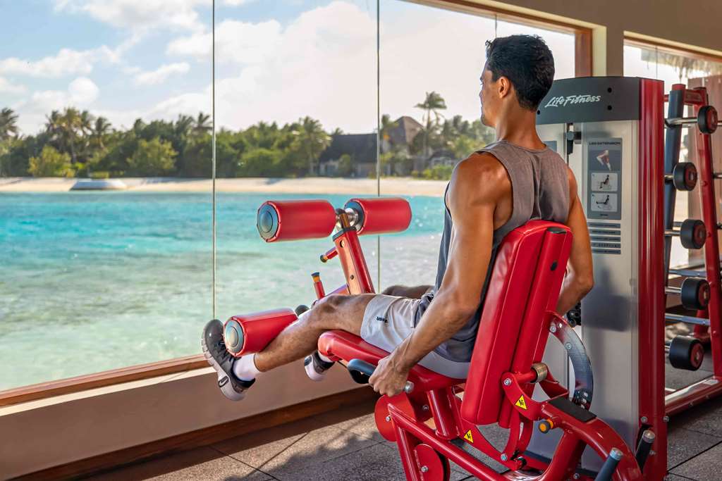 OZEN LIFE MAADHOO Lifestyle Guy in Gym