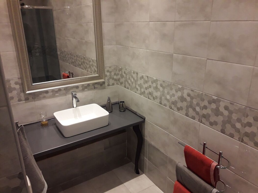 Bathroom sink
