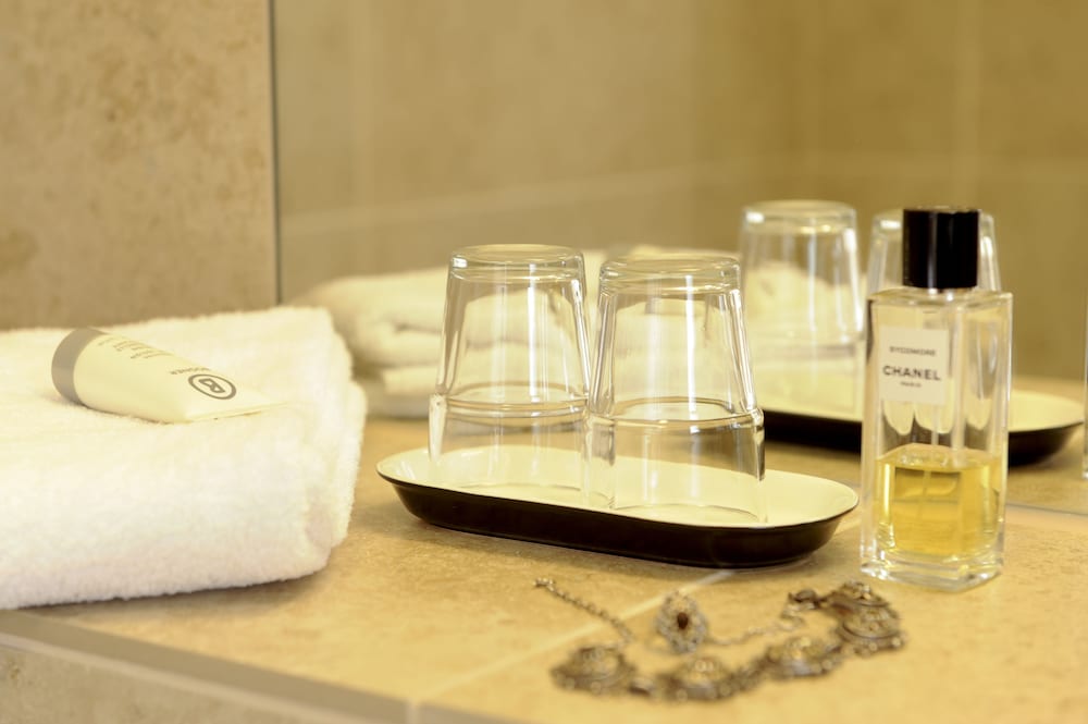 Bathroom amenities
