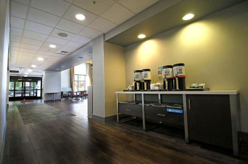 Hampton Inn & Suites Tacoma - photo 5