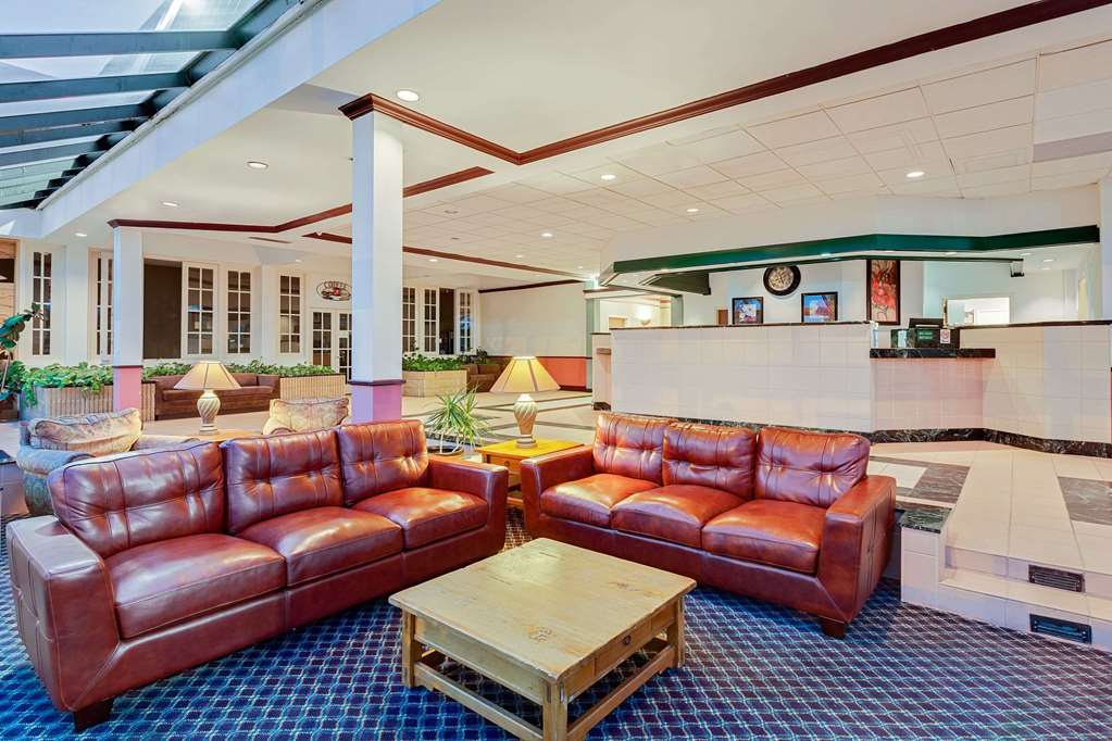 Days Inn by Wyndham Bay City - photo 3