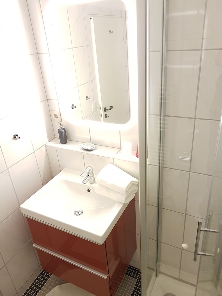 Bathroom sink