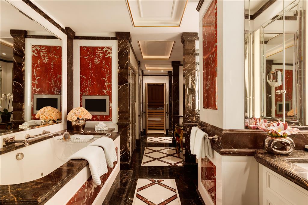 Imperial Suite Bathroom