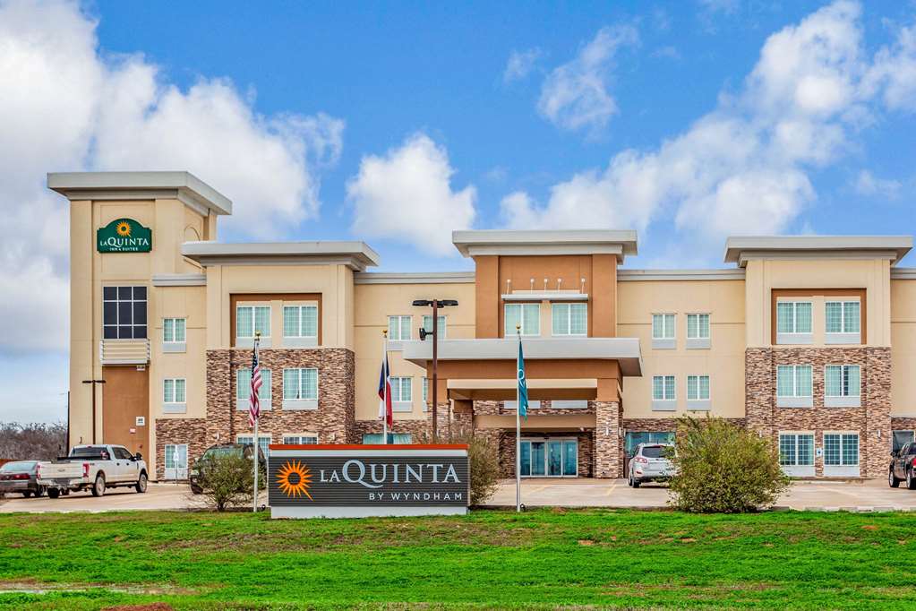 La Quinta Inn & Suites by Wyndham Luling - photo 3