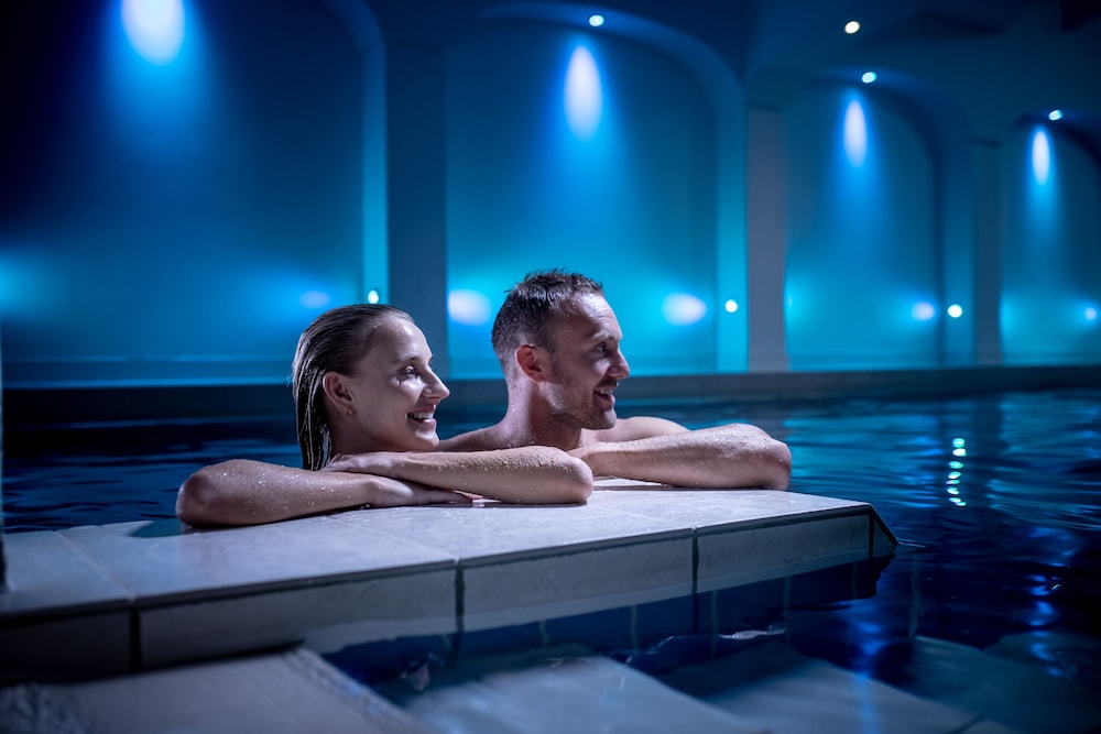 Exercise/lap pool