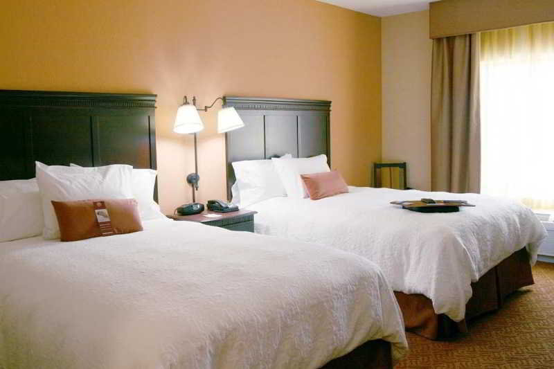 Durant Inn & Suites - photo 3