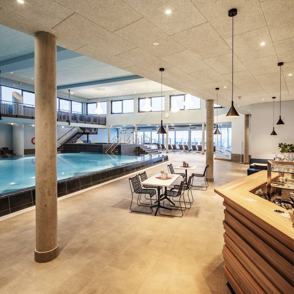 Poolside bar