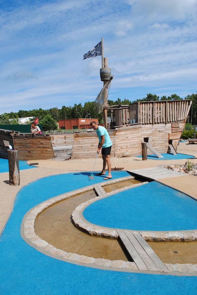 Mini-golf