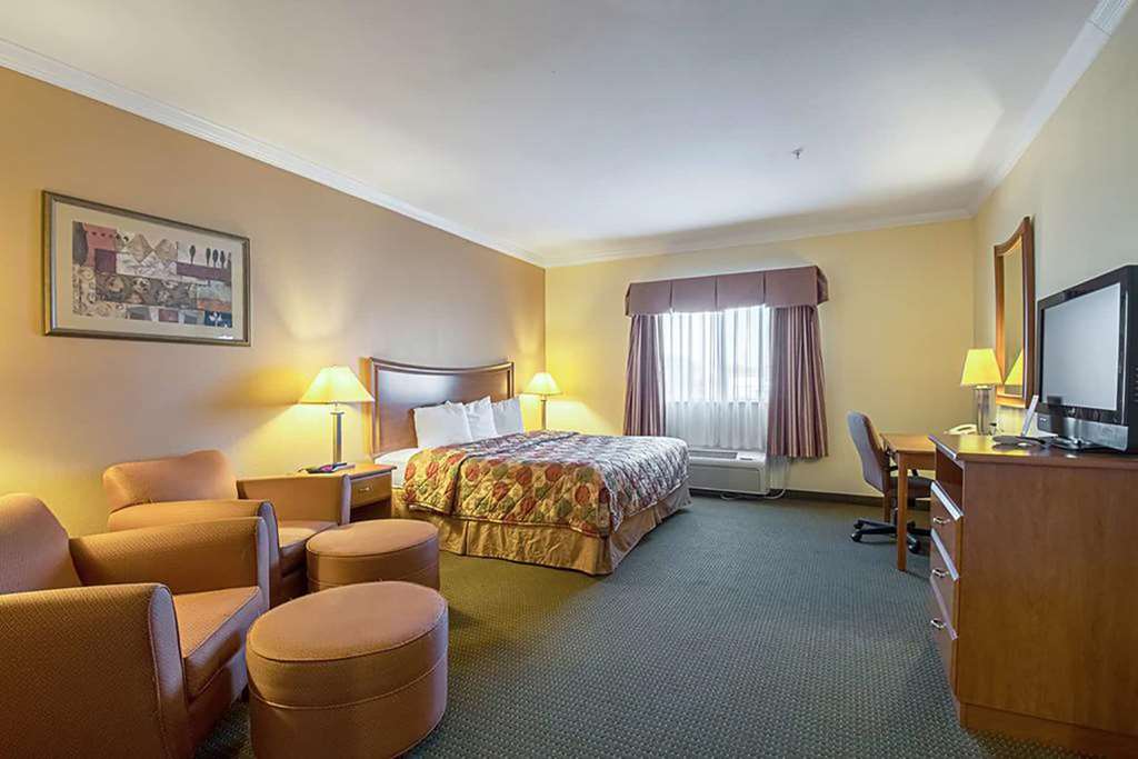 Days Inn by Wyndham Copperas Cove - photo 4
