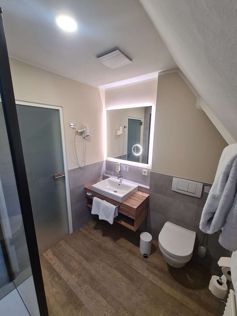 Triple room side house - bathroom