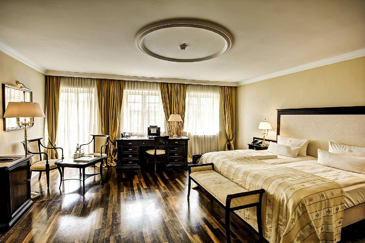 Guest room