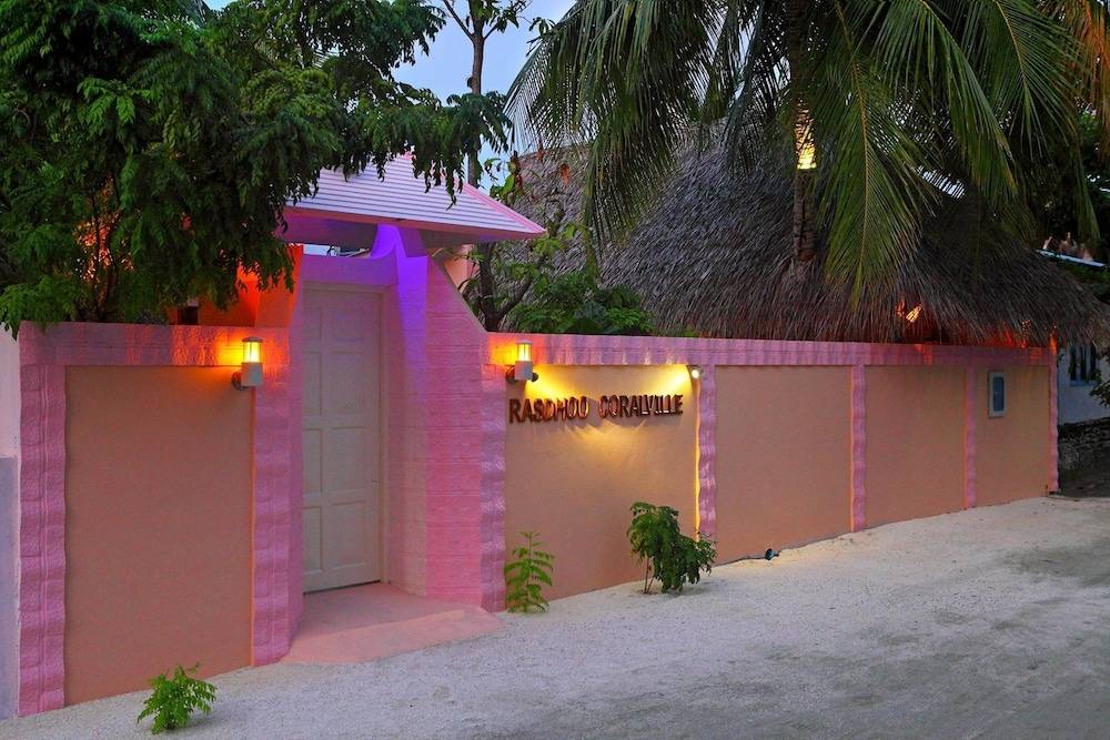 Rasdhoo Coralville Hotel
