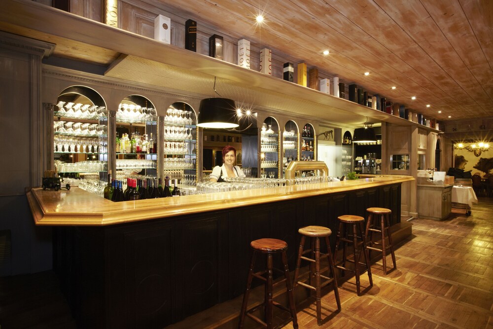 Hotel Lounge