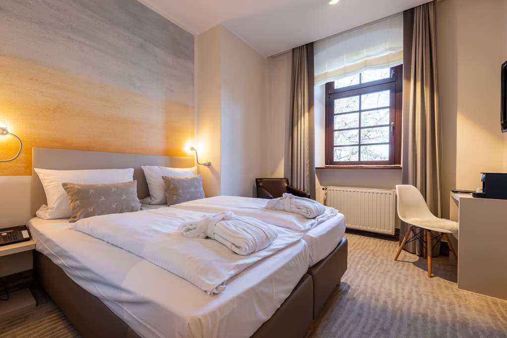 Twin bed room_TOP Hotel Jagdschloss Niederwald Ruedesheim