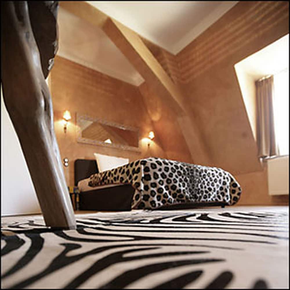 Hip Hotel