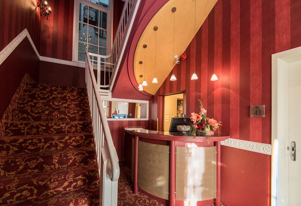 Hotel City House Lobby
