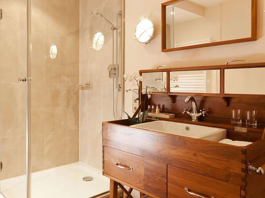 Abion Villa room bathroom
