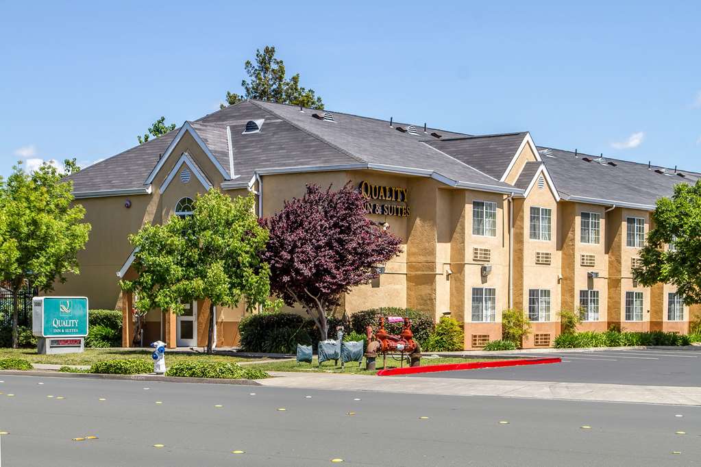 Quality Inn and Suites Santa Rosa - photo 3