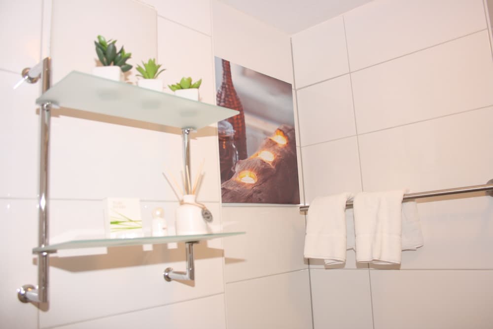 Bathroom amenities
