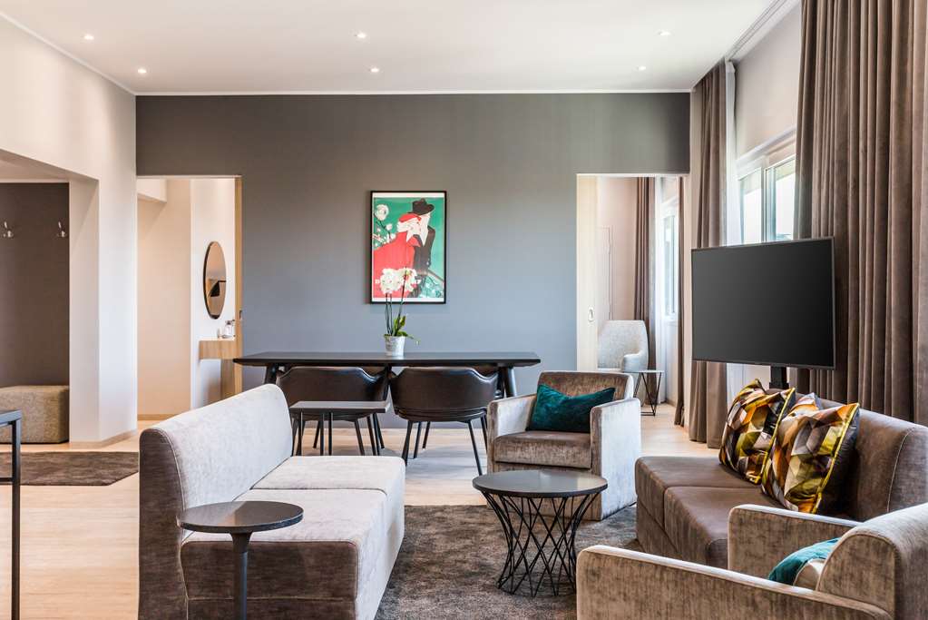 Suite living room
