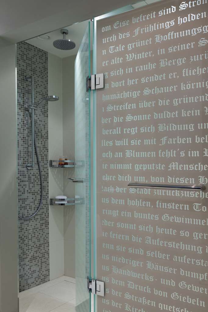 Steigenberger Grandhotel Handeslhof, Leipzig, Germany - Junior Suite bathroom