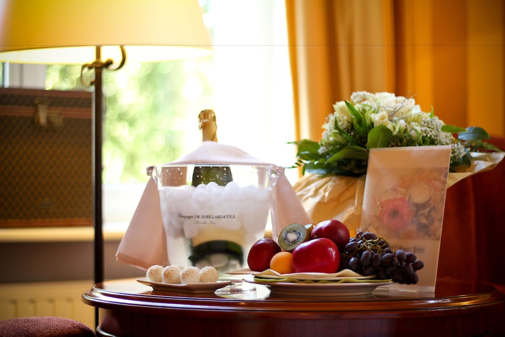 Room service - dining