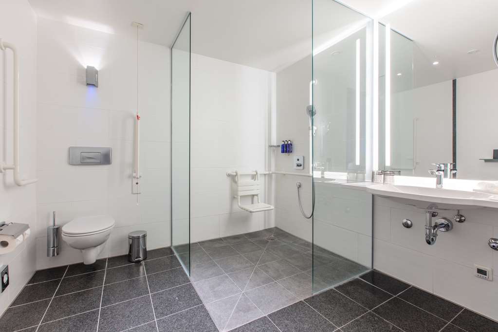 Accessible Room bathroom