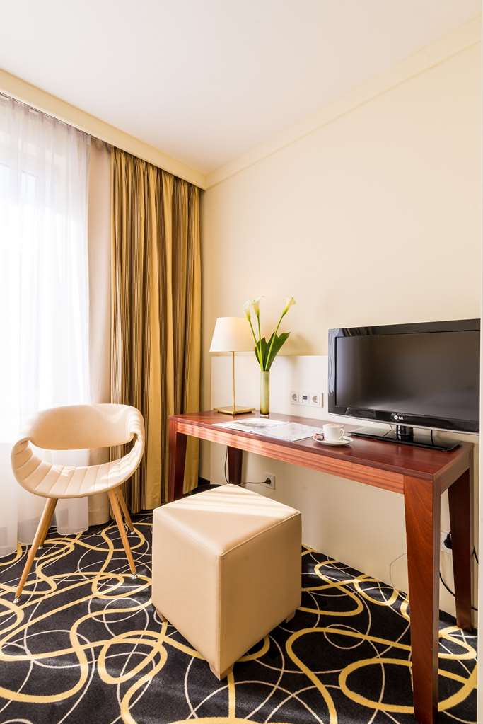 desk in standard room