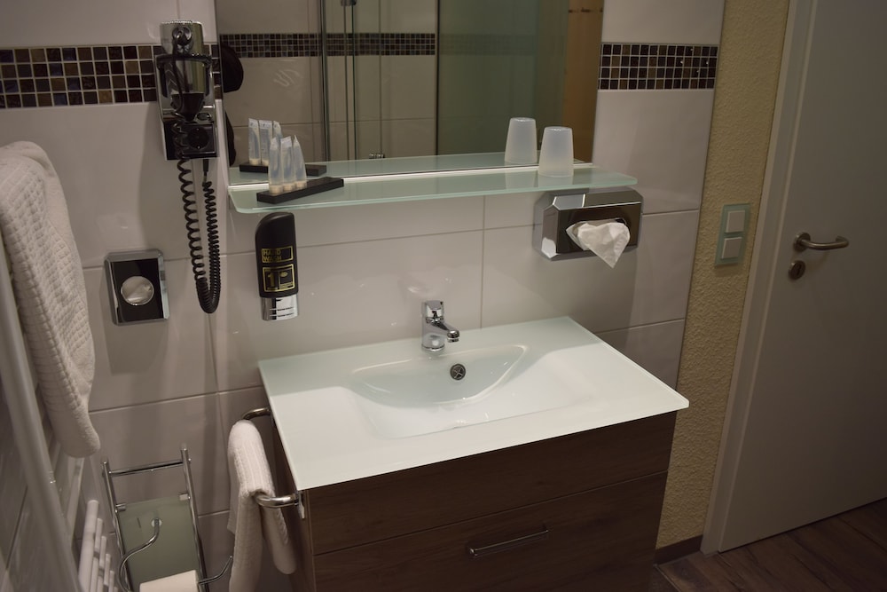 Bathroom amenities
