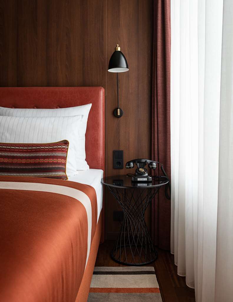 ameron speicherstadt zimmer premium hafencity bett nachttisch hoch