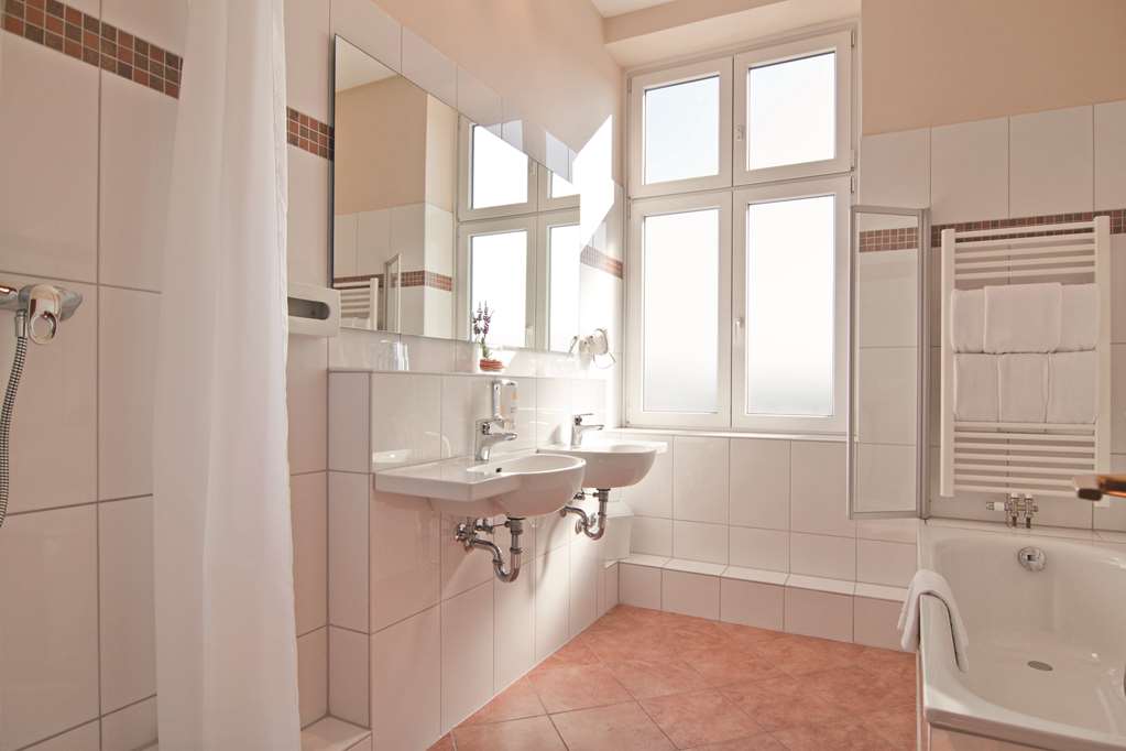 Bathroom-Novum Hotel Graf Moltke Hamburg