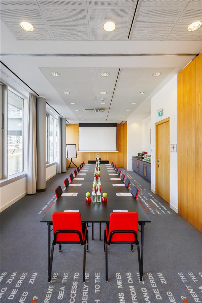 Seo Tafel hinten mittig