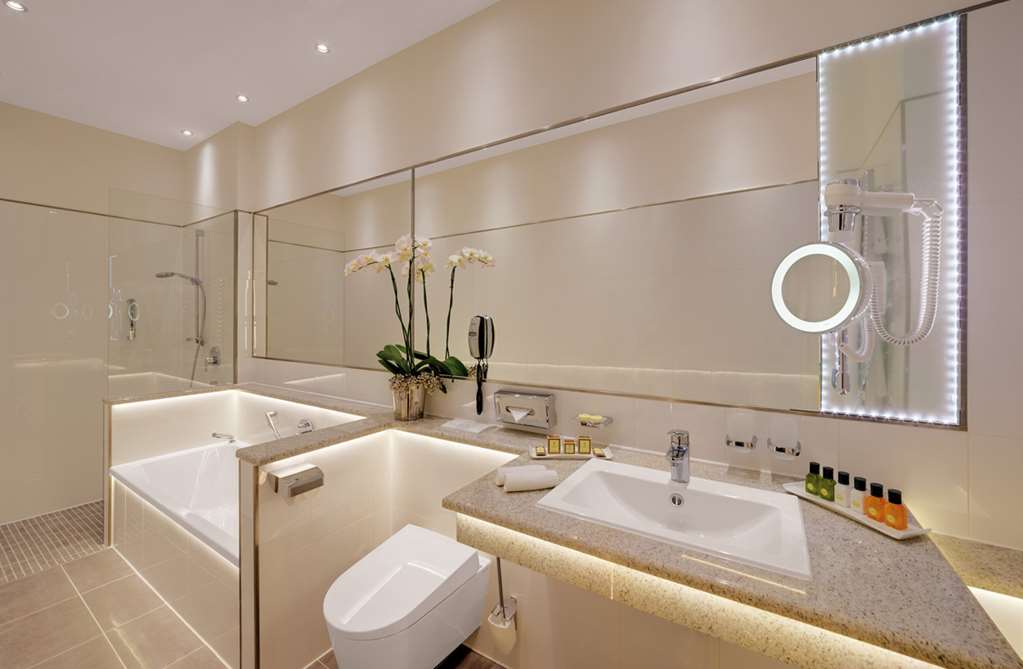 Europaeischer Hof Heidelberg / Junior Suite Living Example