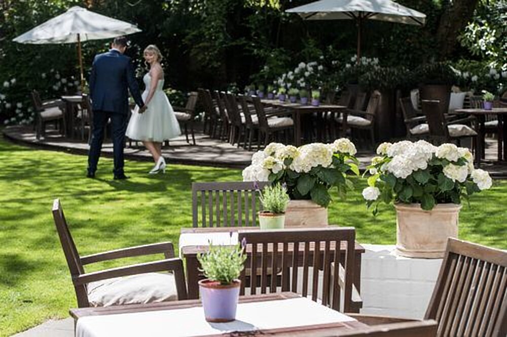 Couples Dining